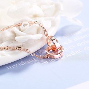 NEW Rose Gold Interlocking Circle Bracelet